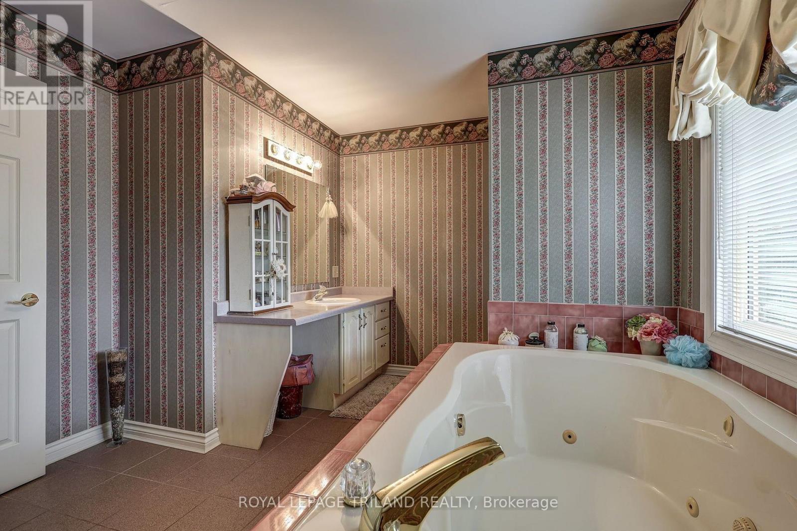 158 Centennial Avenue, Central Elgin, Ontario  N5R 5B2 - Photo 35 - X13662360