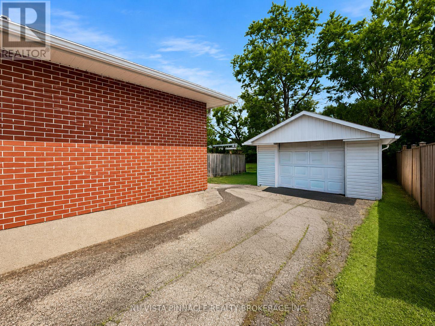 15 Gregory Place, St. Thomas, Ontario  N5R 4S4 - Photo 3 - X13662448