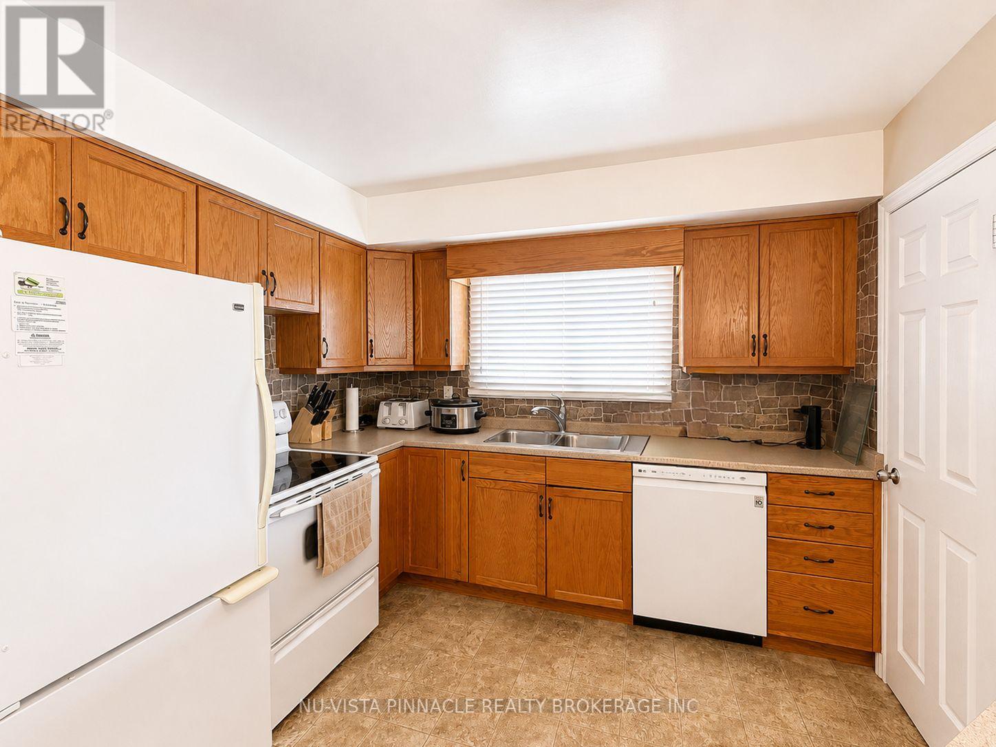 15 Gregory Place, St. Thomas, Ontario  N5R 4S4 - Photo 8 - X13662448