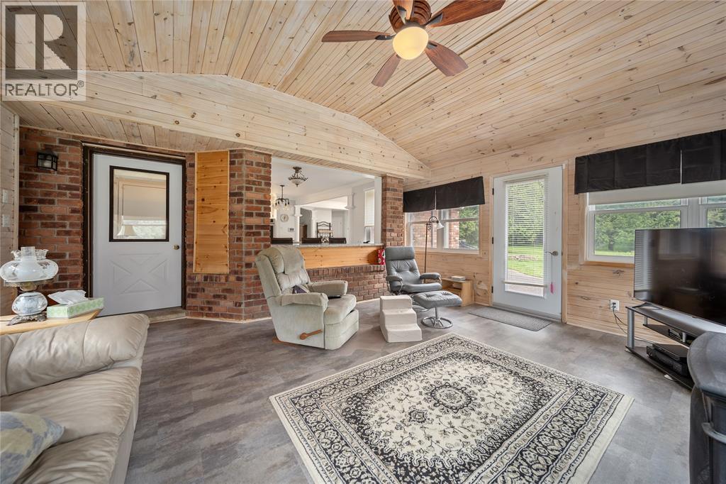 30622 Hungry Hollow Road, Lambton Shores, Ontario  N0M 1B0 - Photo 24 - 25023428