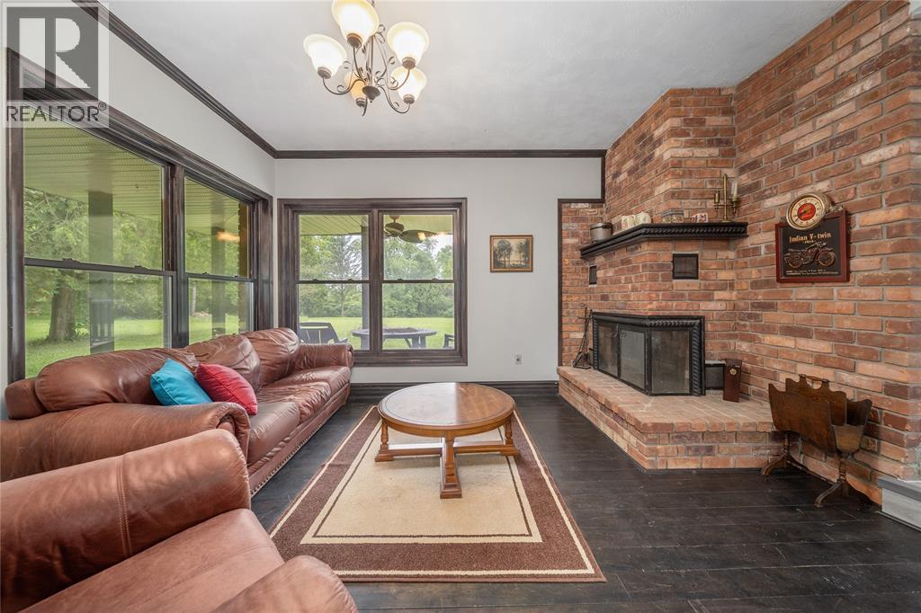 30622 Hungry Hollow Road, Lambton Shores, Ontario  N0M 1B0 - Photo 12 - 25023428
