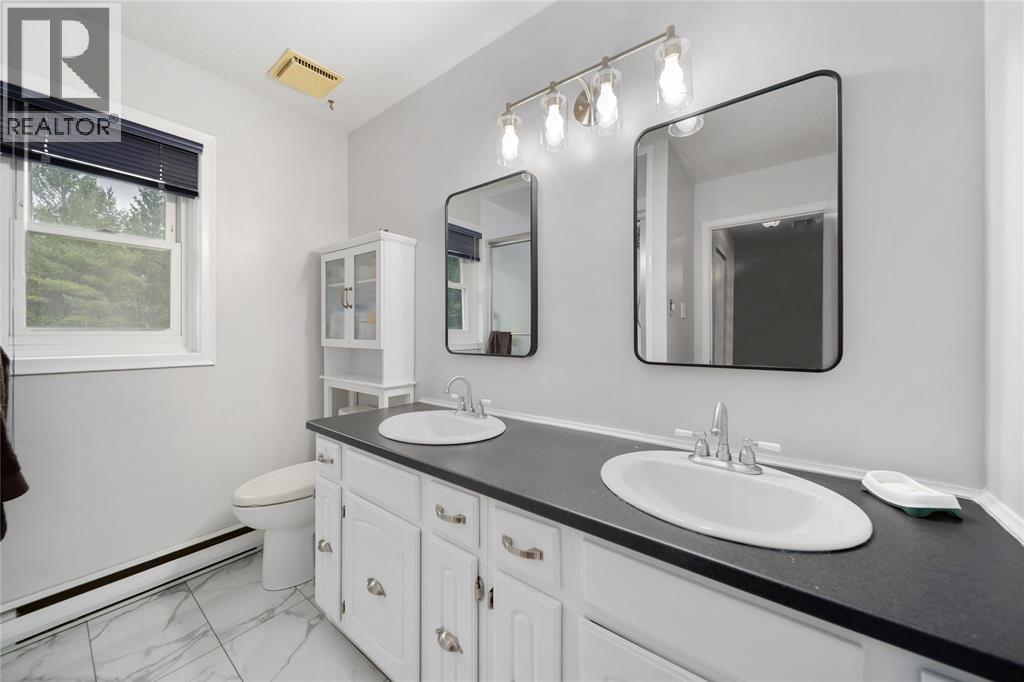 30622 Hungry Hollow Road, Lambton Shores, Ontario  N0M 1B0 - Photo 32 - 25023428