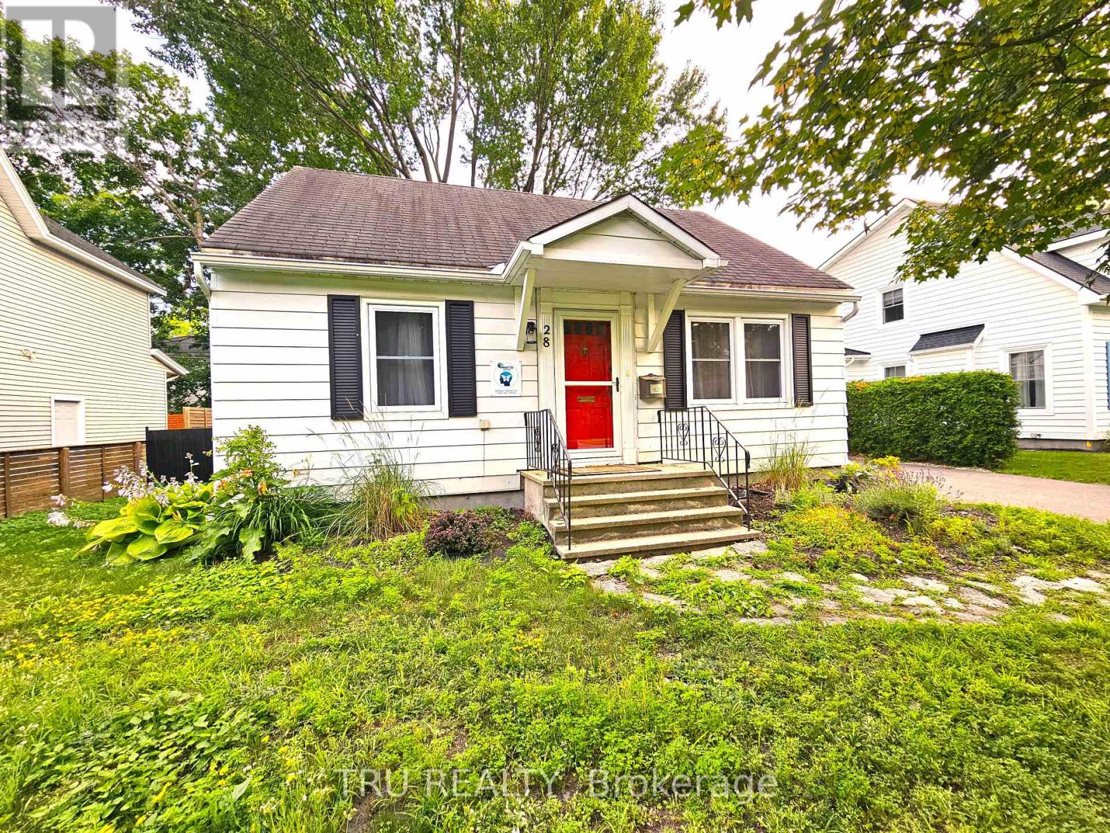 28 Arundel Avenue, Ottawa, Ontario  K1K 0B6 - Photo 2 - X13662346