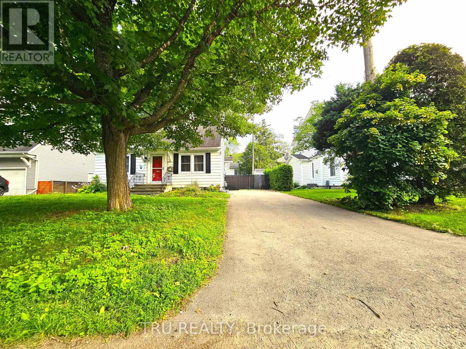 28 Arundel Avenue, Ottawa, Ontario  K1K 0B6 - Photo 3 - X13662346