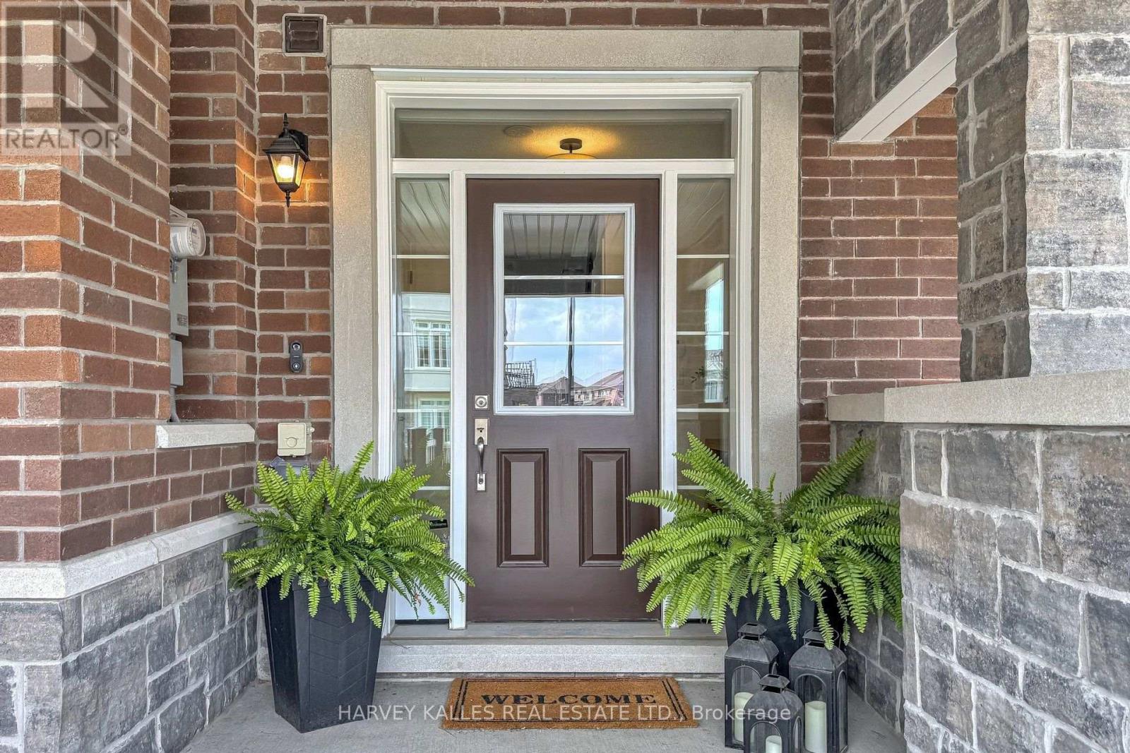 32 Mel Irving Drive, Bradford West Gwillimbury, Ontario  L3Z 4P1 - Photo 4 - N13662230