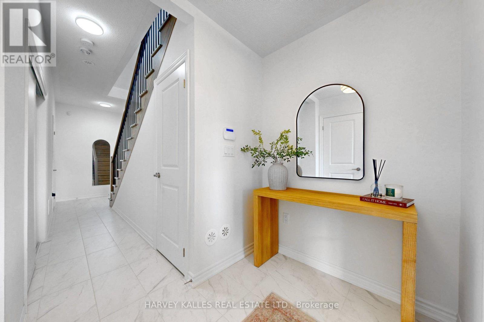 32 Mel Irving Drive, Bradford West Gwillimbury, Ontario  L3Z 4P1 - Photo 6 - N13662230