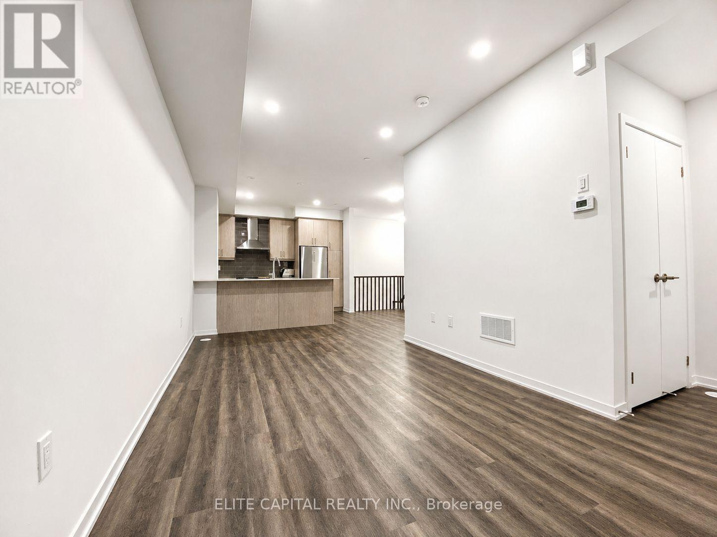 Th 351 - 100 Honeycrisp Crescent, Vaughan, Ontario  L4K 0N7 - Photo 3 - N13662314