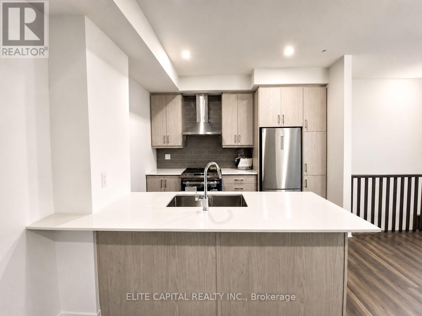 Th 351 - 100 Honeycrisp Crescent, Vaughan, Ontario  L4K 0N7 - Photo 4 - N13662314