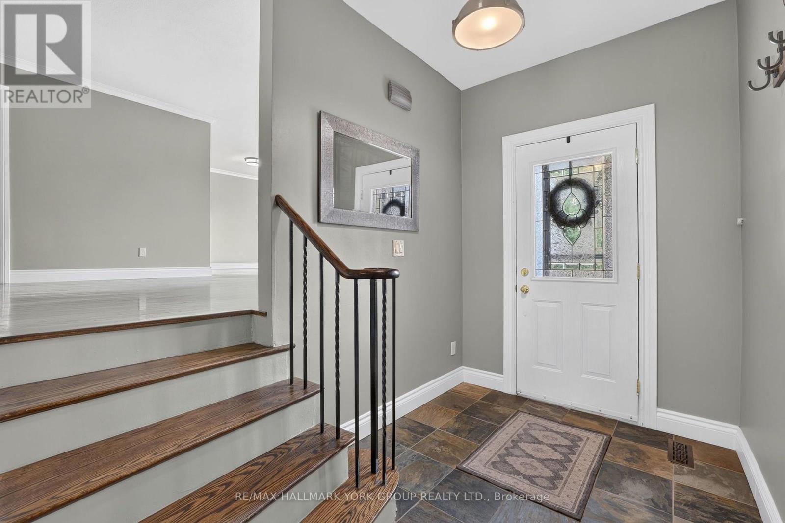 384 Glenrose Road, Newmarket, Ontario  L3Y 4M3 - Photo 5 - N13662322