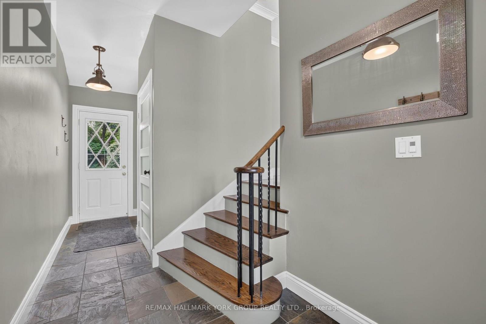 384 Glenrose Road, Newmarket, Ontario  L3Y 4M3 - Photo 6 - N13662322