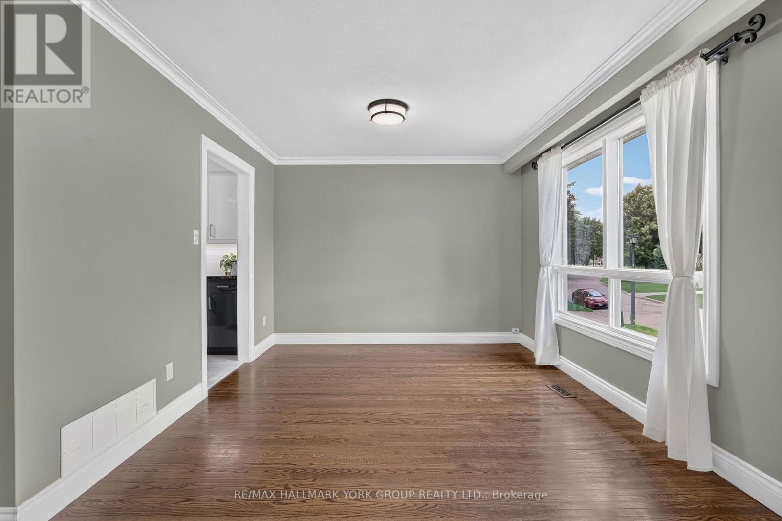 384 Glenrose Road, Newmarket, Ontario  L3Y 4M3 - Photo 9 - N13662322
