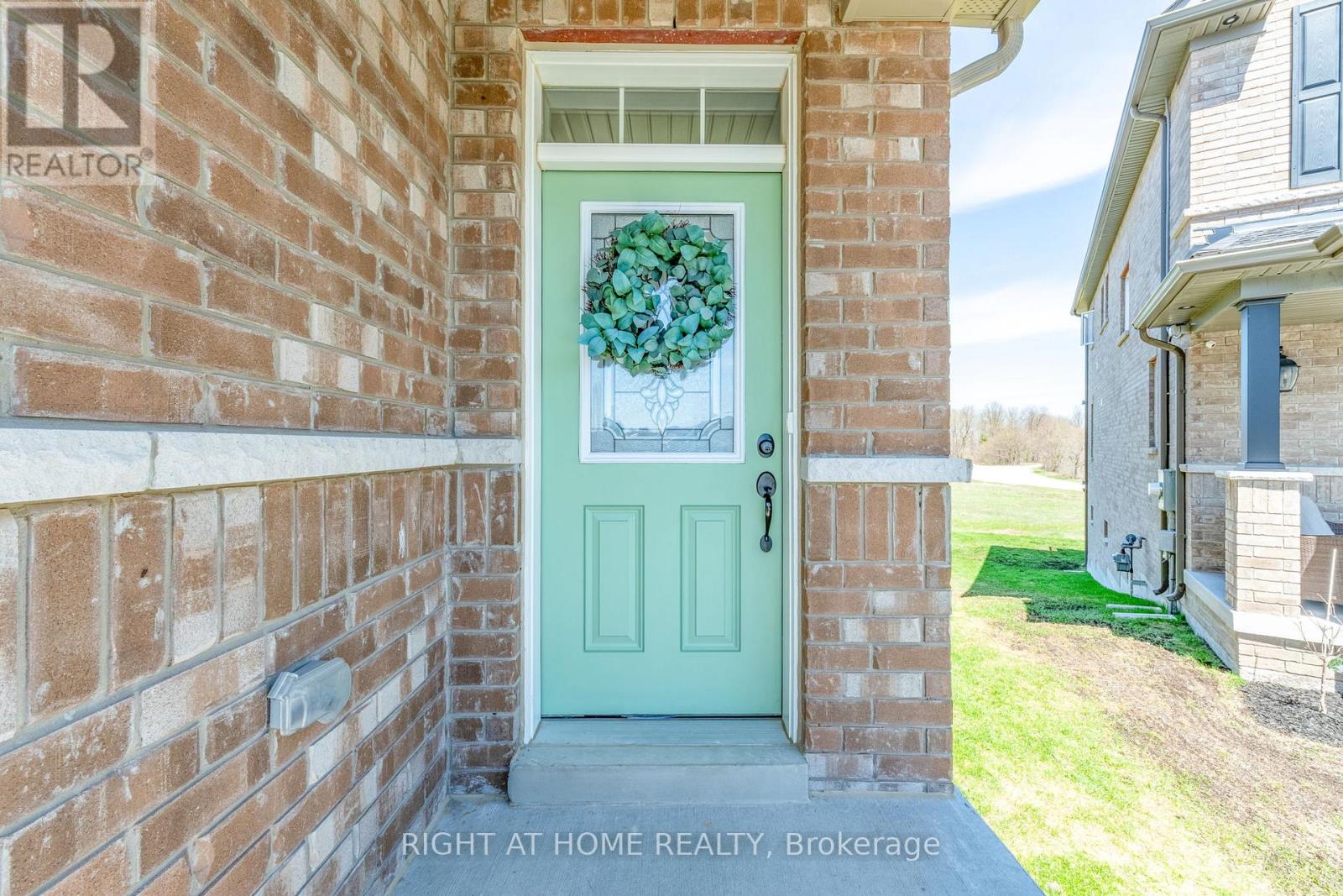 68 Wood Crescent, Essa, Ontario  L3W 0M5 - Photo 5 - N13662414