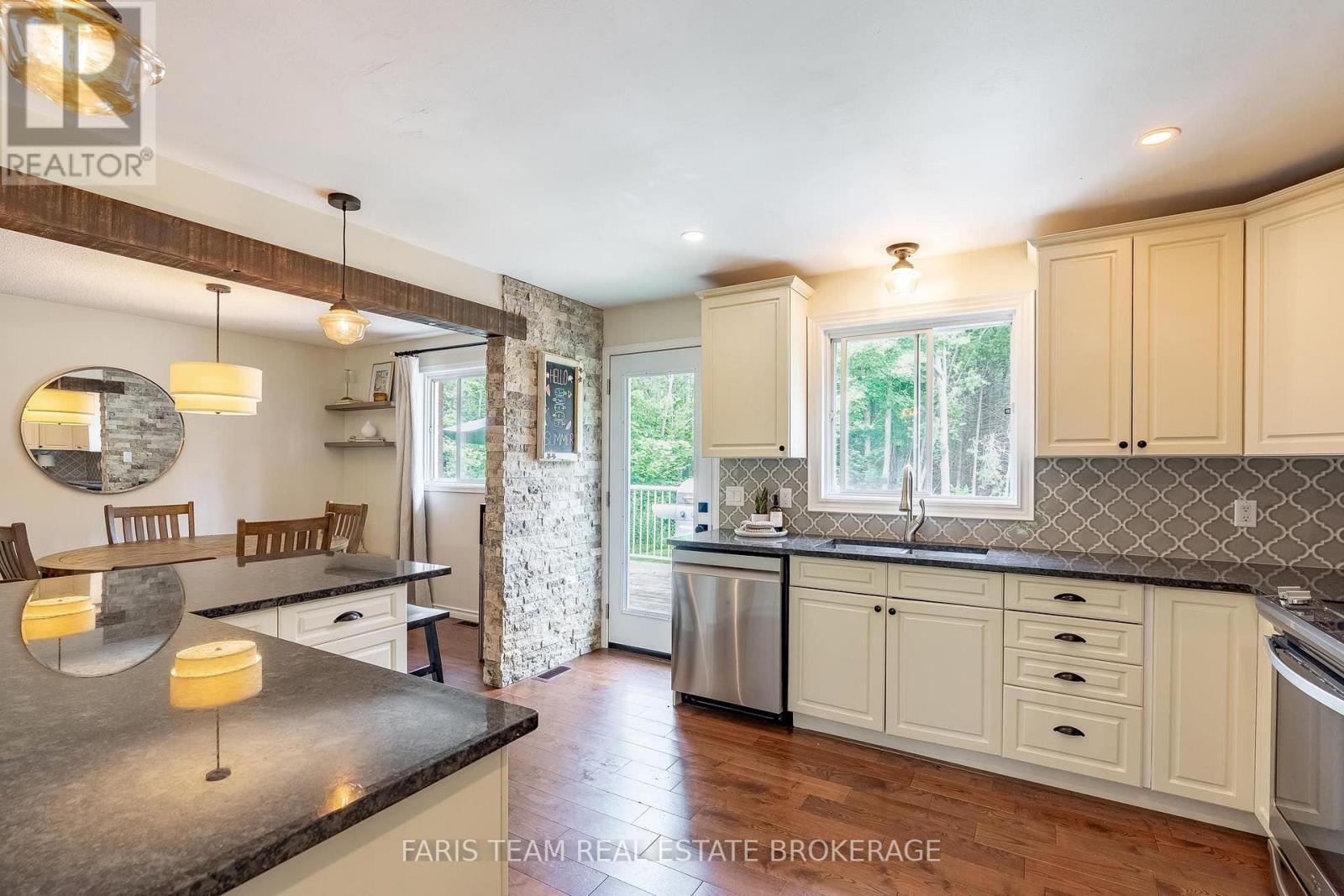 2358 Foxmead Road, Oro-Medonte, Ontario  L0K 1E0 - Photo 5 - S13662112