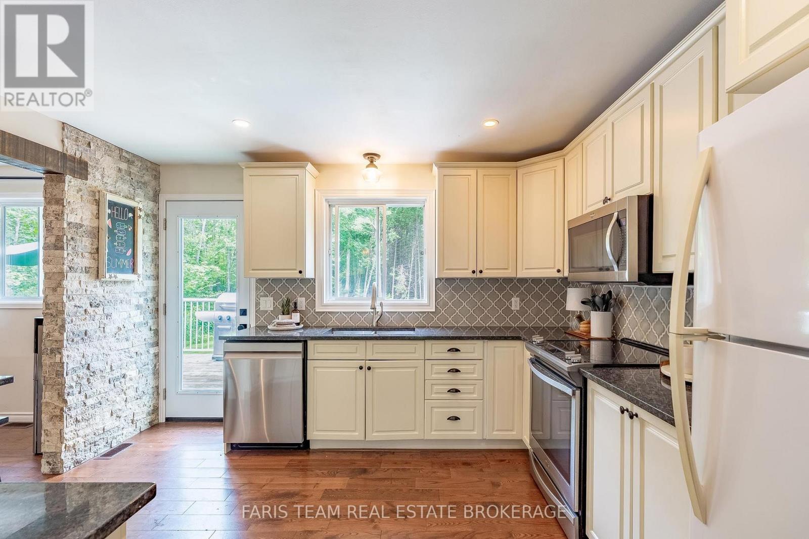 2358 Foxmead Road, Oro-Medonte, Ontario  L0K 1E0 - Photo 6 - S13662112