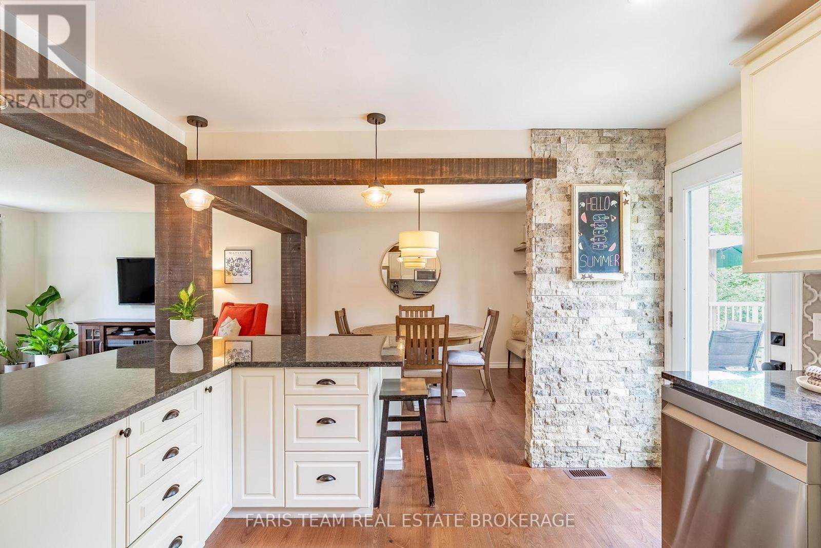 2358 Foxmead Road, Oro-Medonte, Ontario  L0K 1E0 - Photo 9 - S13662112