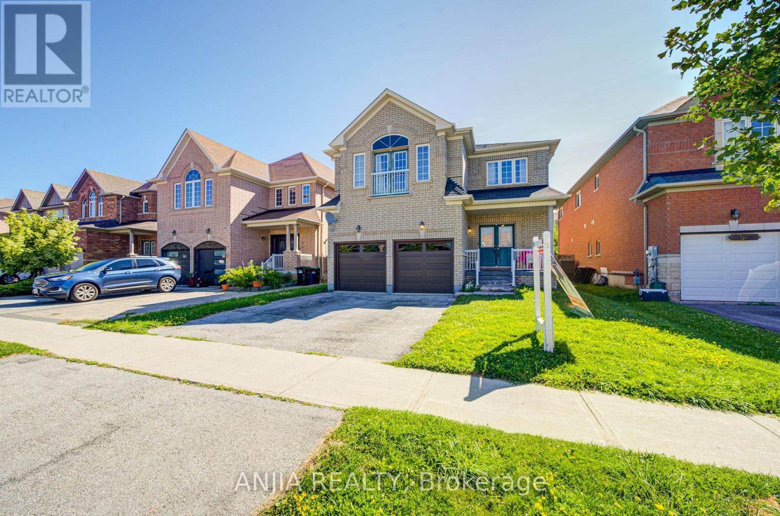 102 Westminster Circle, Barrie, Ontario  L4M 0A6 - Photo 2 - S13662202