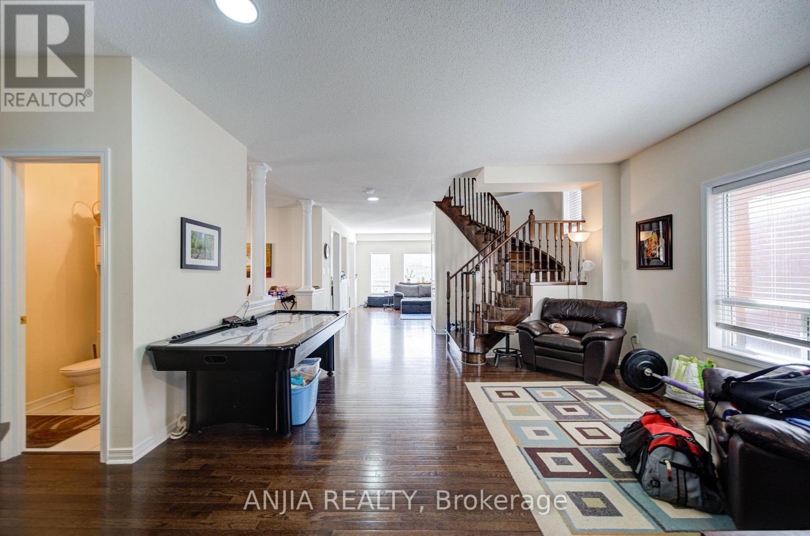 102 Westminster Circle, Barrie, Ontario  L4M 0A6 - Photo 4 - S13662202