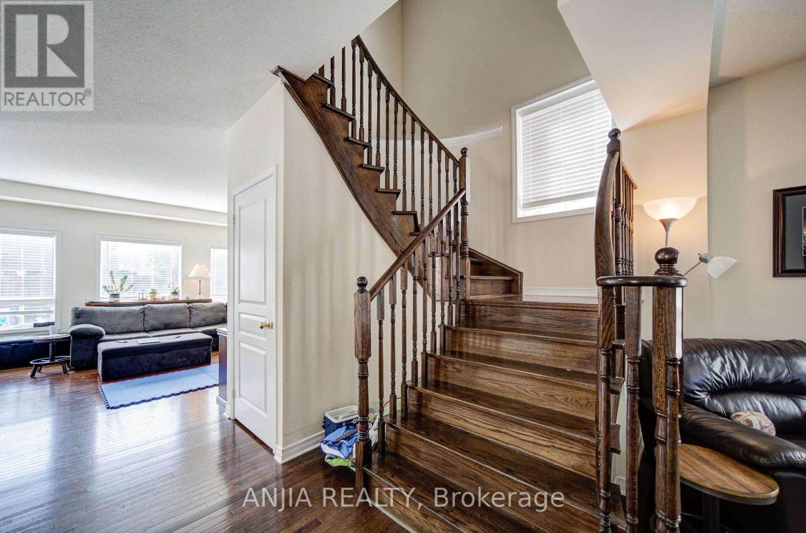 102 Westminster Circle, Barrie, Ontario  L4M 0A6 - Photo 5 - S13662202
