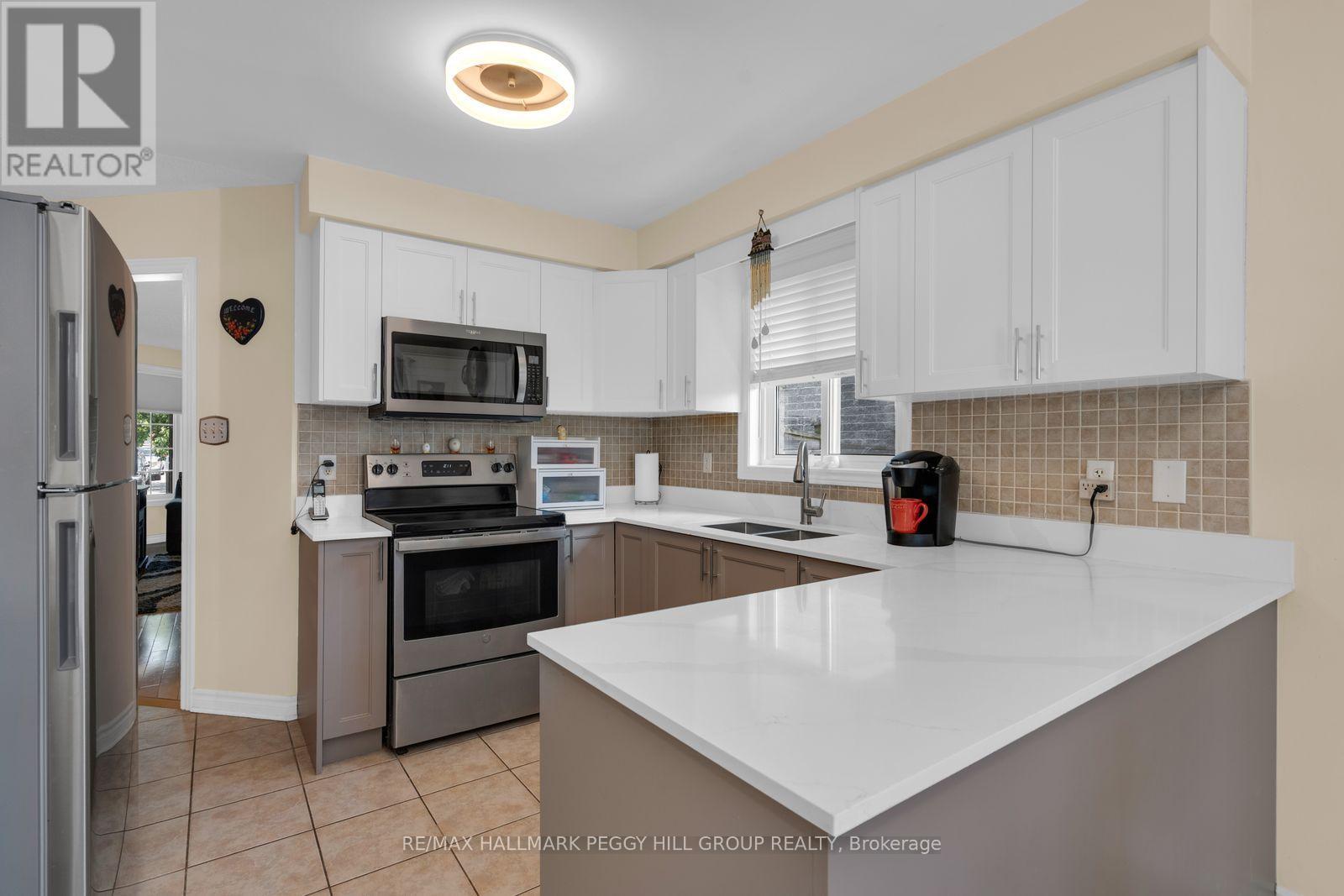 9 Stephanie Lane, Barrie, Ontario  L4N 0V2 - Photo 4 - S13662228