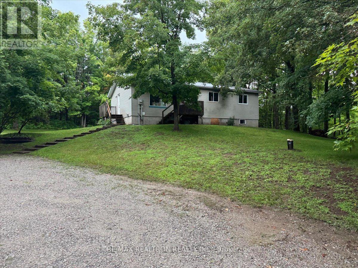 5840 Lowanda Lane, Ramara, Ontario  L0K 1W0 - Photo 1 - S13662336