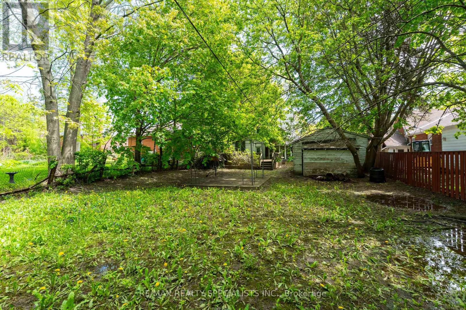 4 Elton Crescent, Toronto, Ontario  M8W 2X8 - Photo 11 - W13662156