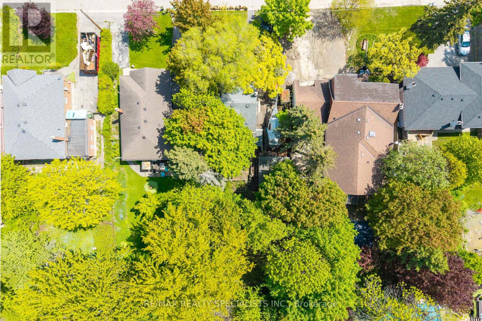 4 Elton Crescent, Toronto, Ontario  M8W 2X8 - Photo 3 - W13662156