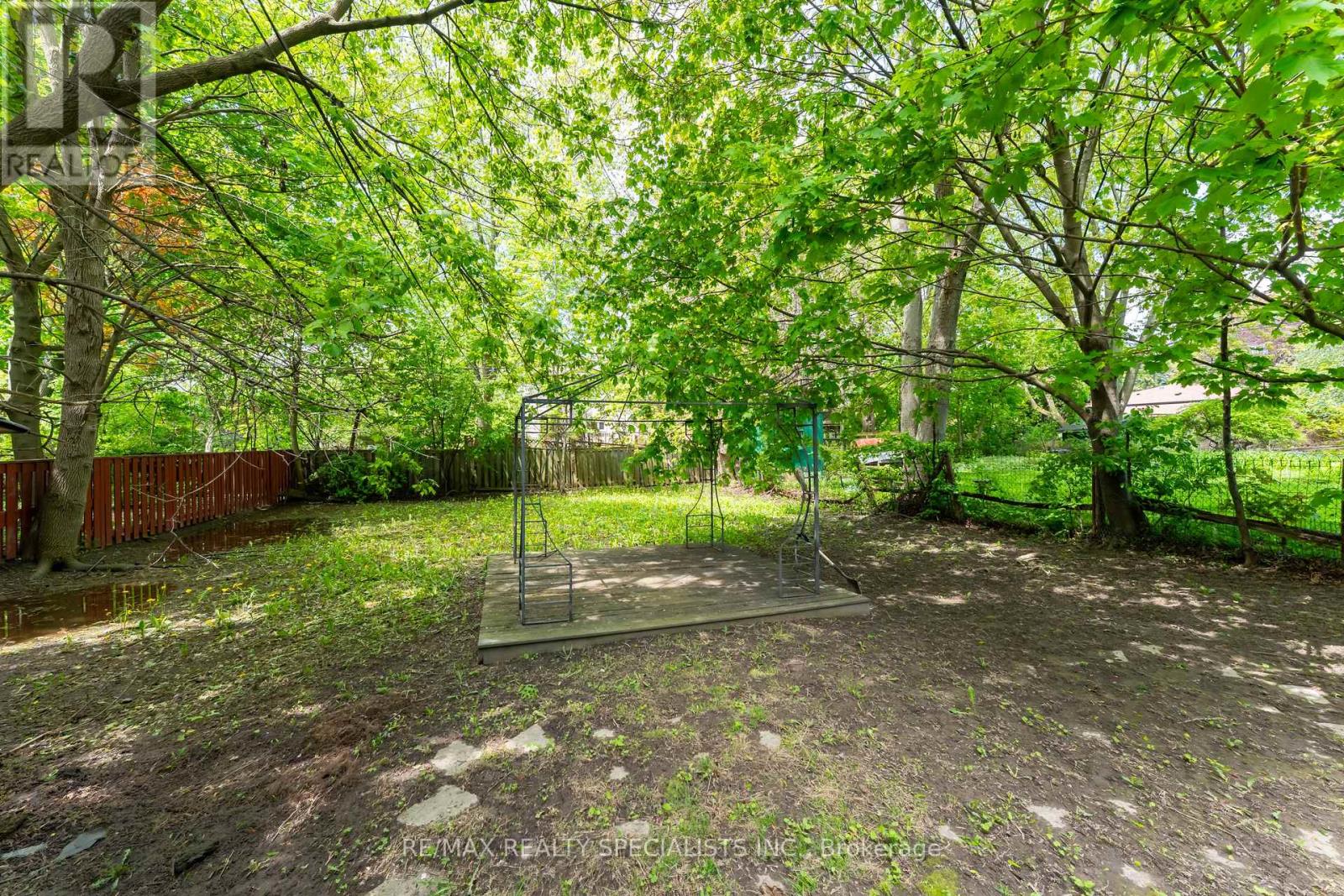 4 Elton Crescent, Toronto, Ontario  M8W 2X8 - Photo 5 - W13662156