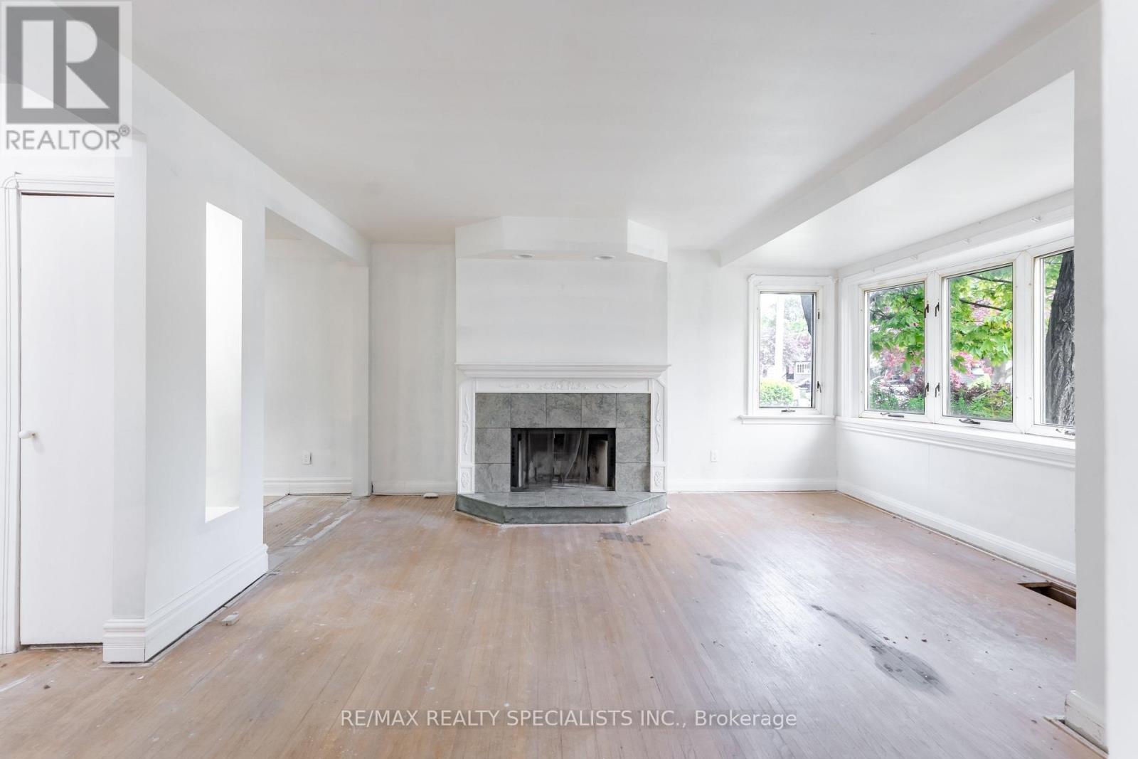 4 Elton Crescent, Toronto, Ontario  M8W 2X8 - Photo 7 - W13662156