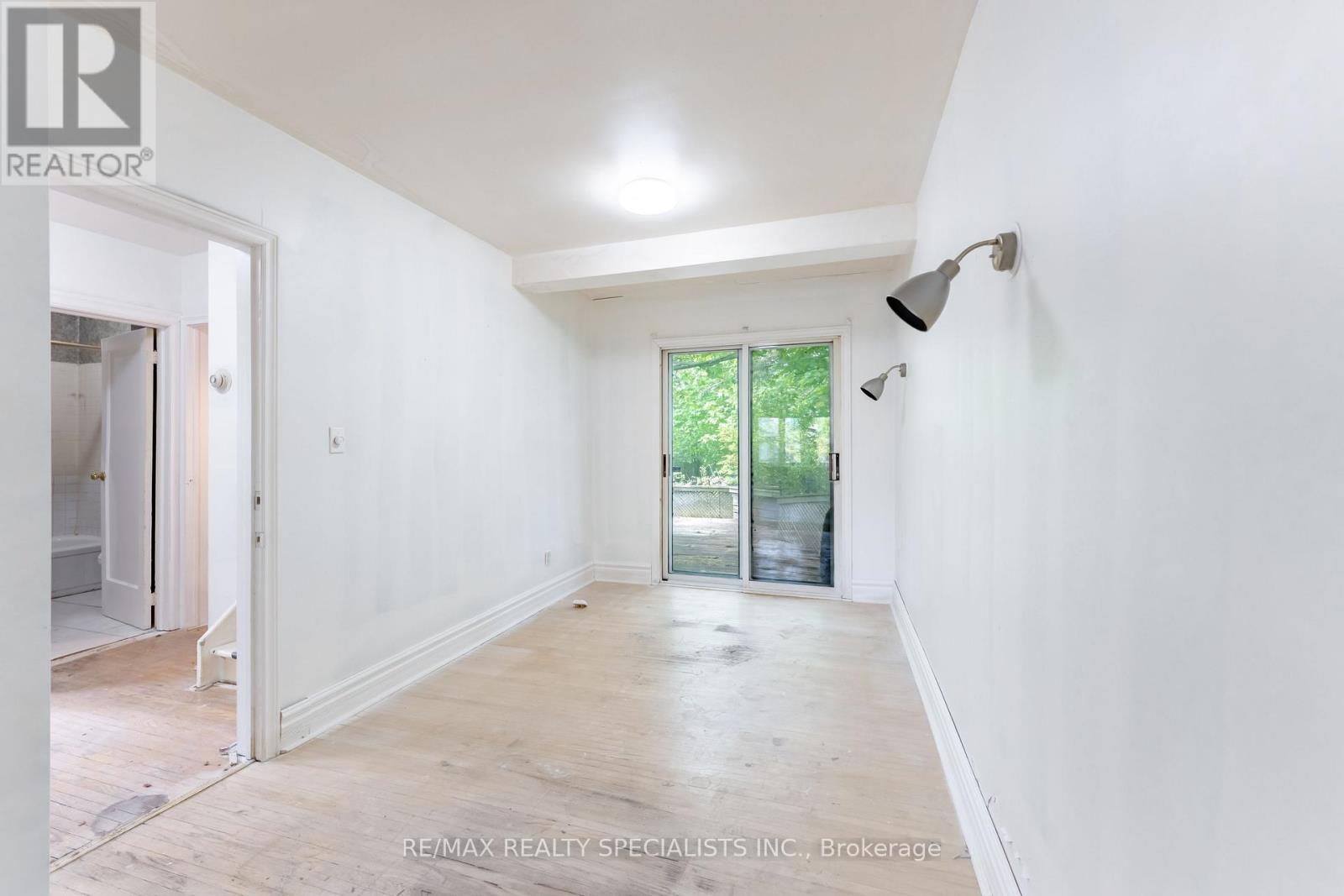 4 Elton Crescent, Toronto, Ontario  M8W 2X8 - Photo 8 - W13662156