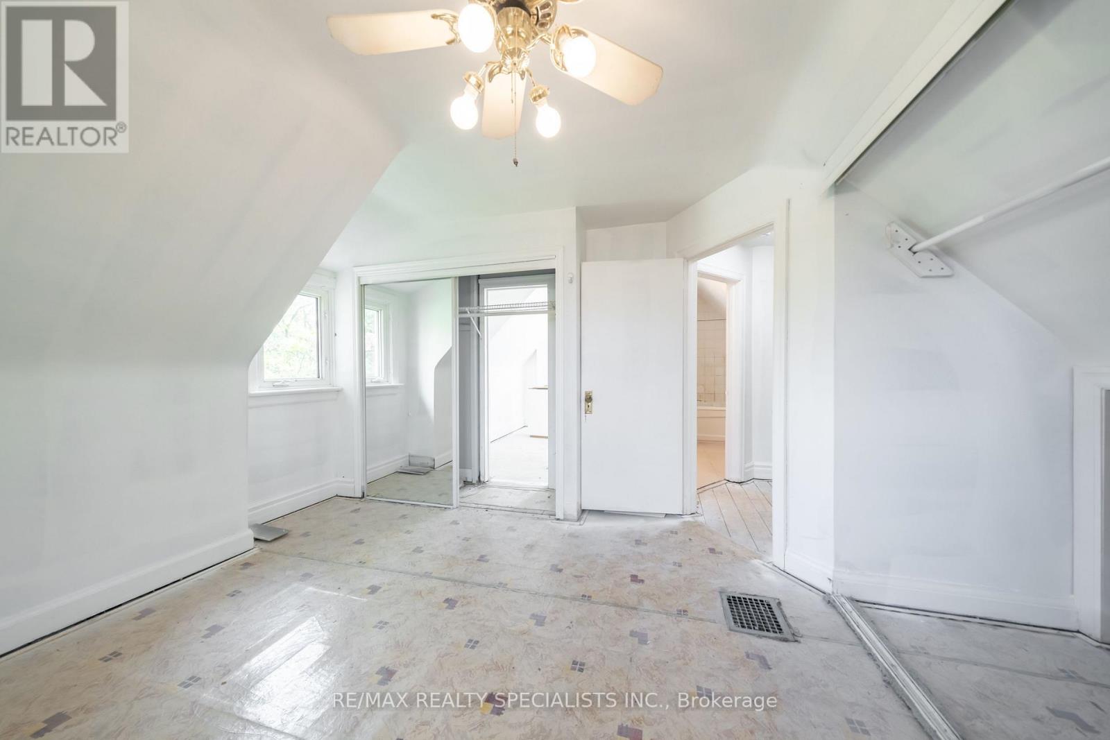 4 Elton Crescent, Toronto, Ontario  M8W 2X8 - Photo 9 - W13662156