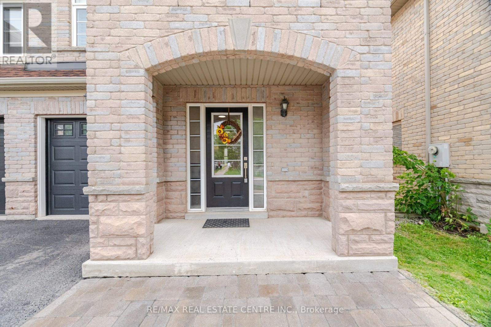 4212 Prudham Avenue, Burlington, Ontario  L7M 1N2 - Photo 2 - W13662302