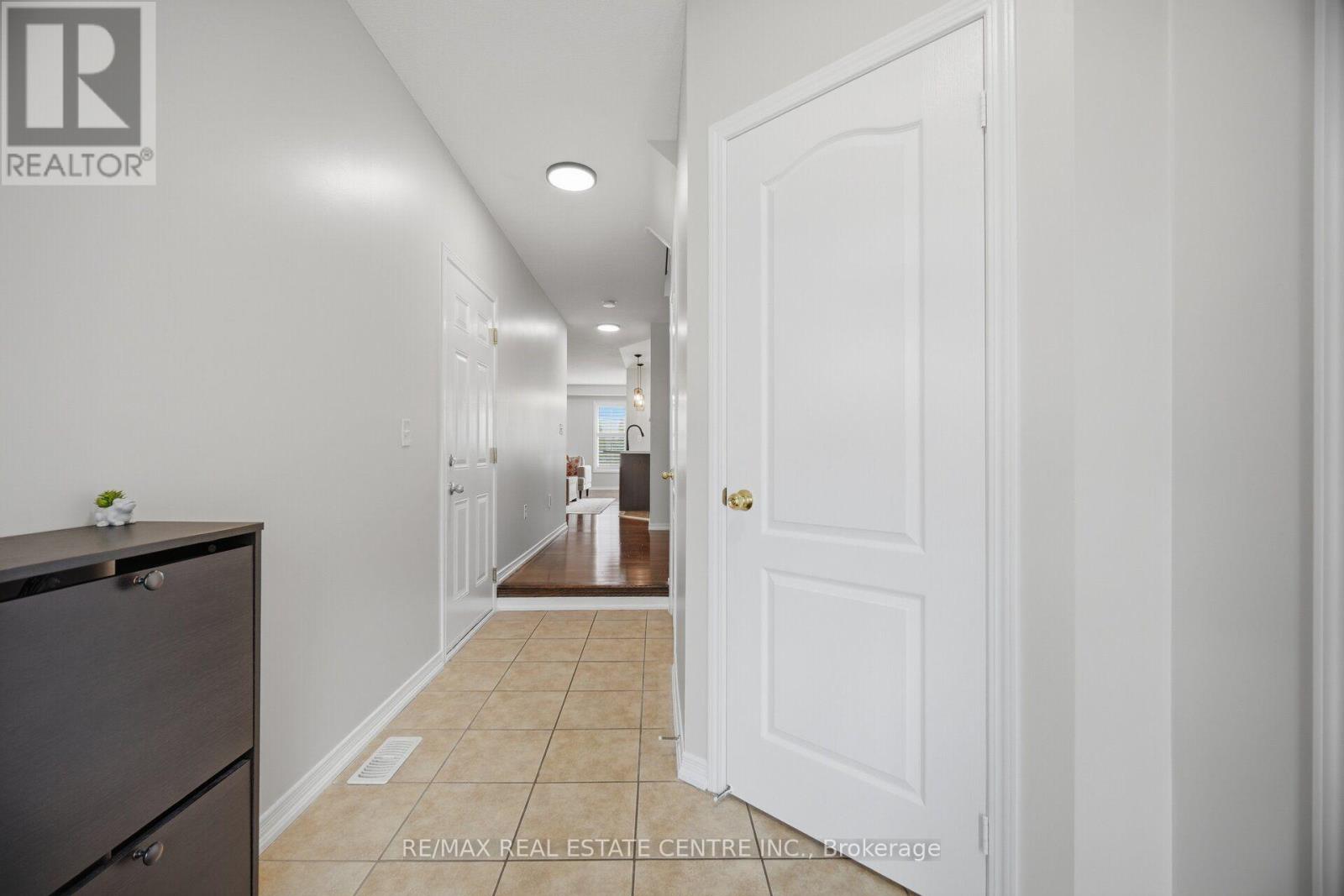 4212 Prudham Avenue, Burlington, Ontario  L7M 1N2 - Photo 4 - W13662302