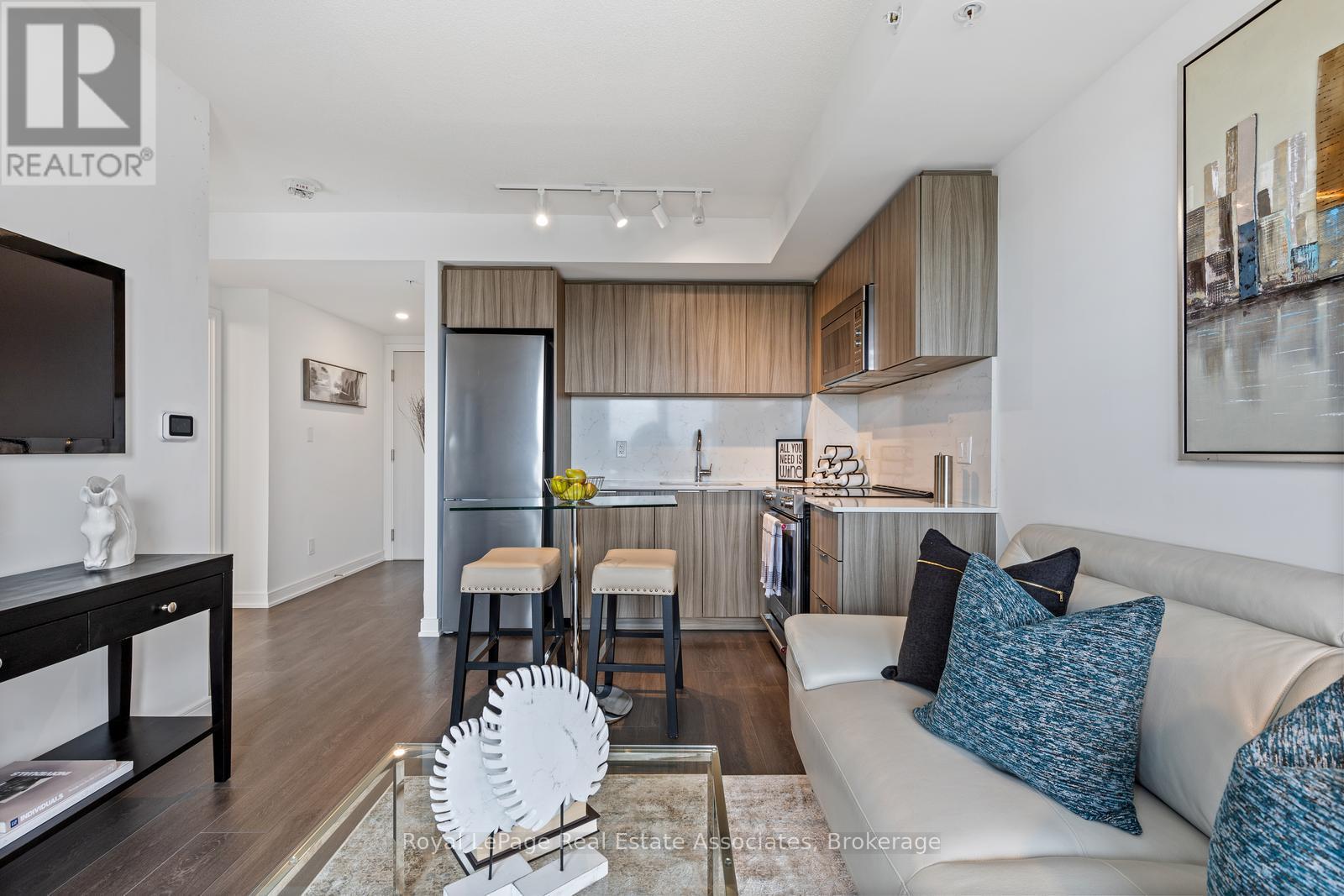 1403 - 30 Samuel Wood Way, Toronto, Ontario  M9B 0C9 - Photo 3 - W13662422