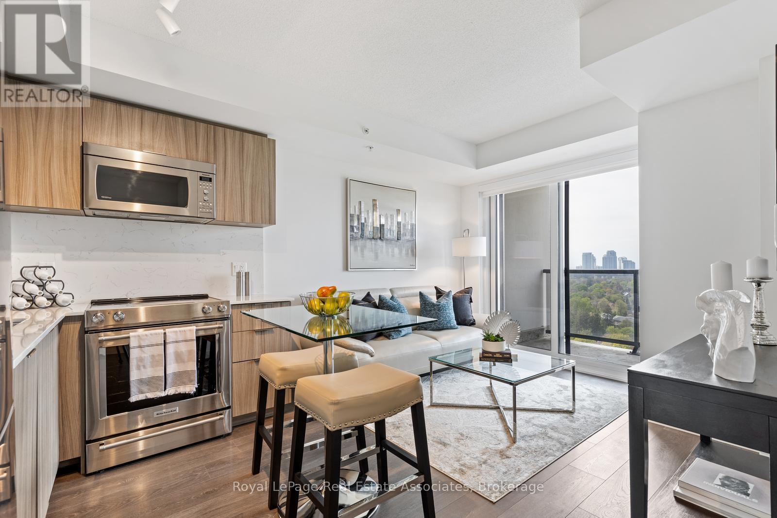 1403 - 30 Samuel Wood Way, Toronto, Ontario  M9B 0C9 - Photo 4 - W13662422