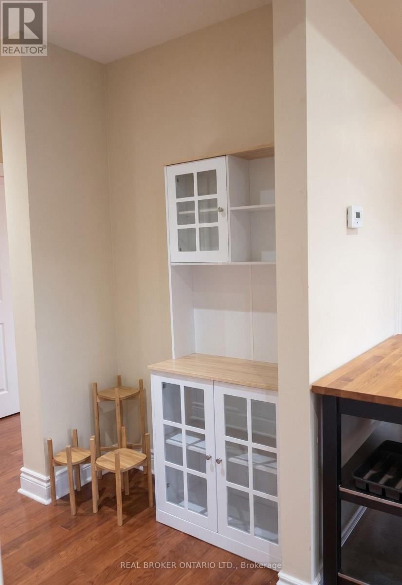 Side - 256 The Kingsway Road, Toronto, Ontario  M9A 3T5 - Photo 10 - W13662424