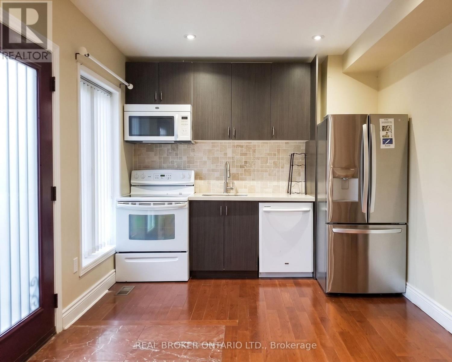Side - 256 The Kingsway Road, Toronto, Ontario  M9A 3T5 - Photo 4 - W13662424