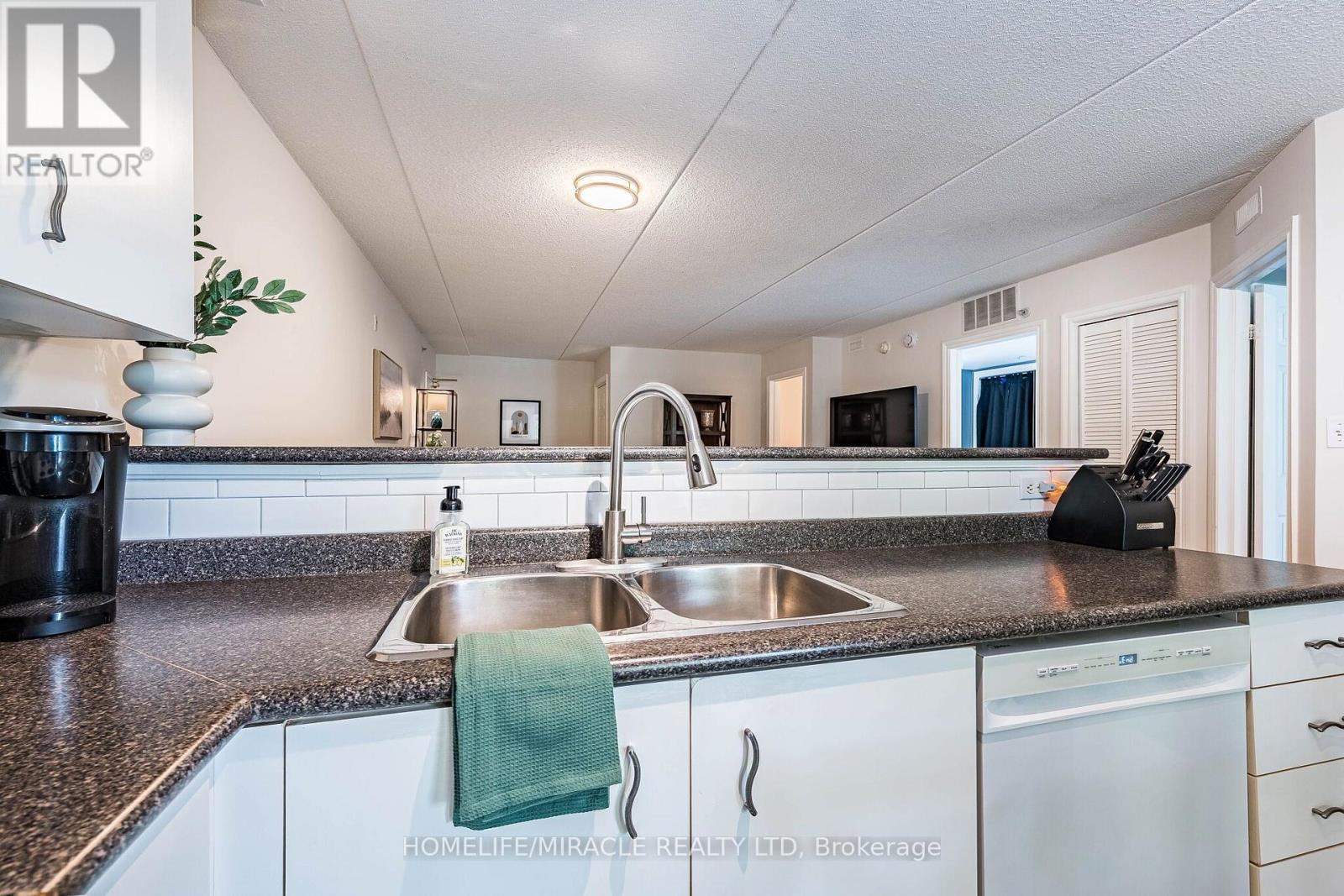 305 - 1490 Bishops Gate, Oakville, Ontario  L6M 4N3 - Photo 20 - W13662440