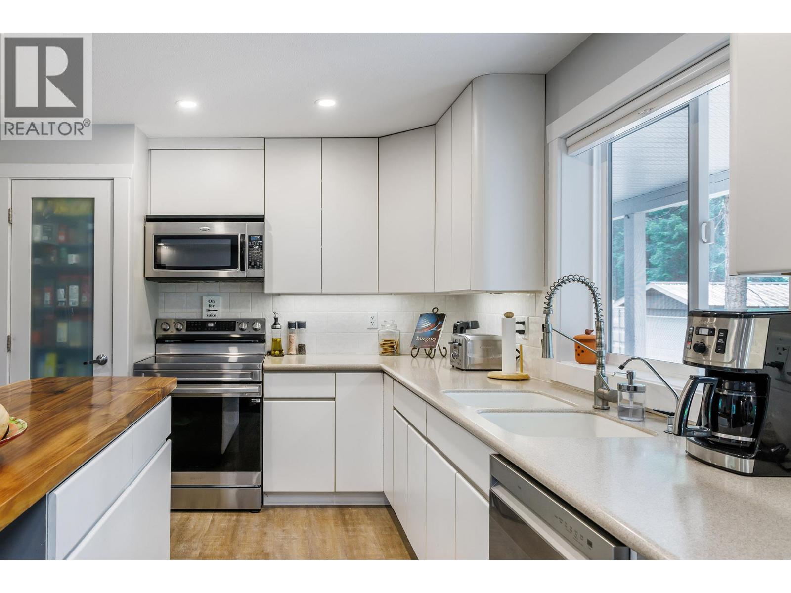 12310 Greystokes Road, Kelowna, British Columbia  V1X 3C8 - Photo 8 - 10391632