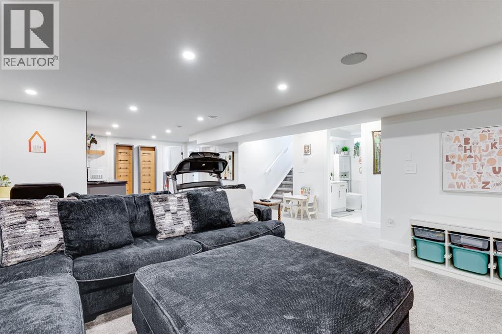179 Capri Avenue NW, Calgary, Alberta  T2L 0H3 - Photo 32 - A2335402
