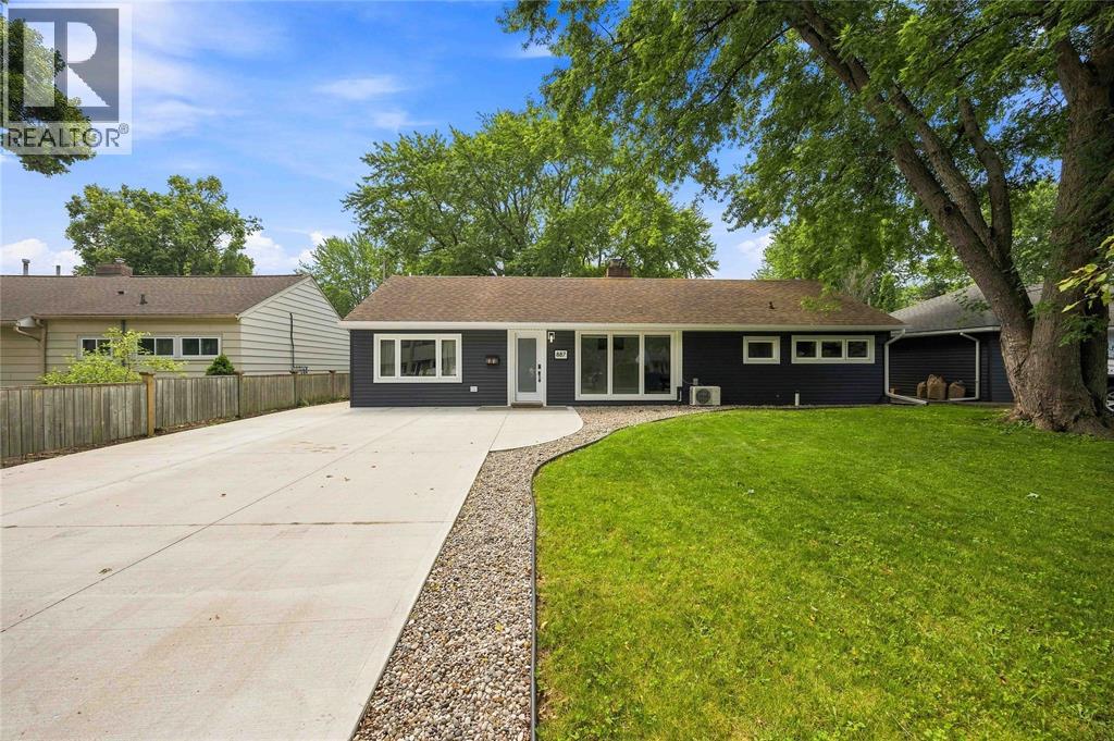 887 MCCAW STREET, Sarnia, Ontario