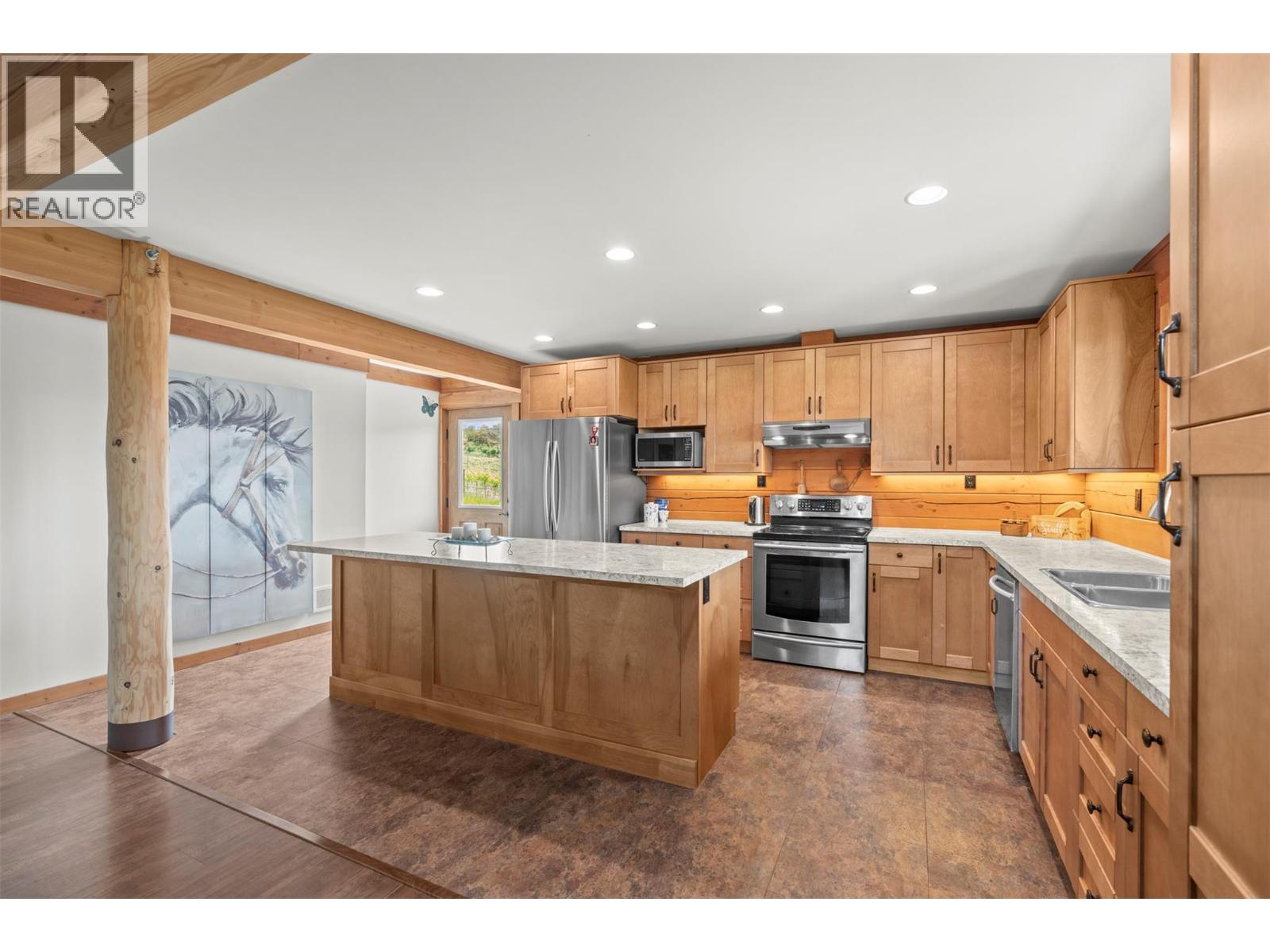 9371 6 Highway, Coldstream, British Columbia  V1B 3B5 - Photo 14 - 10397315