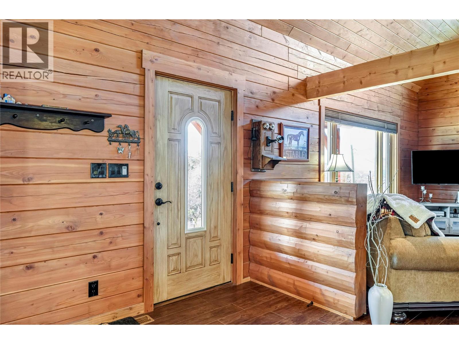 9371 6 Highway, Coldstream, British Columbia  V1B 3B5 - Photo 11 - 10397315