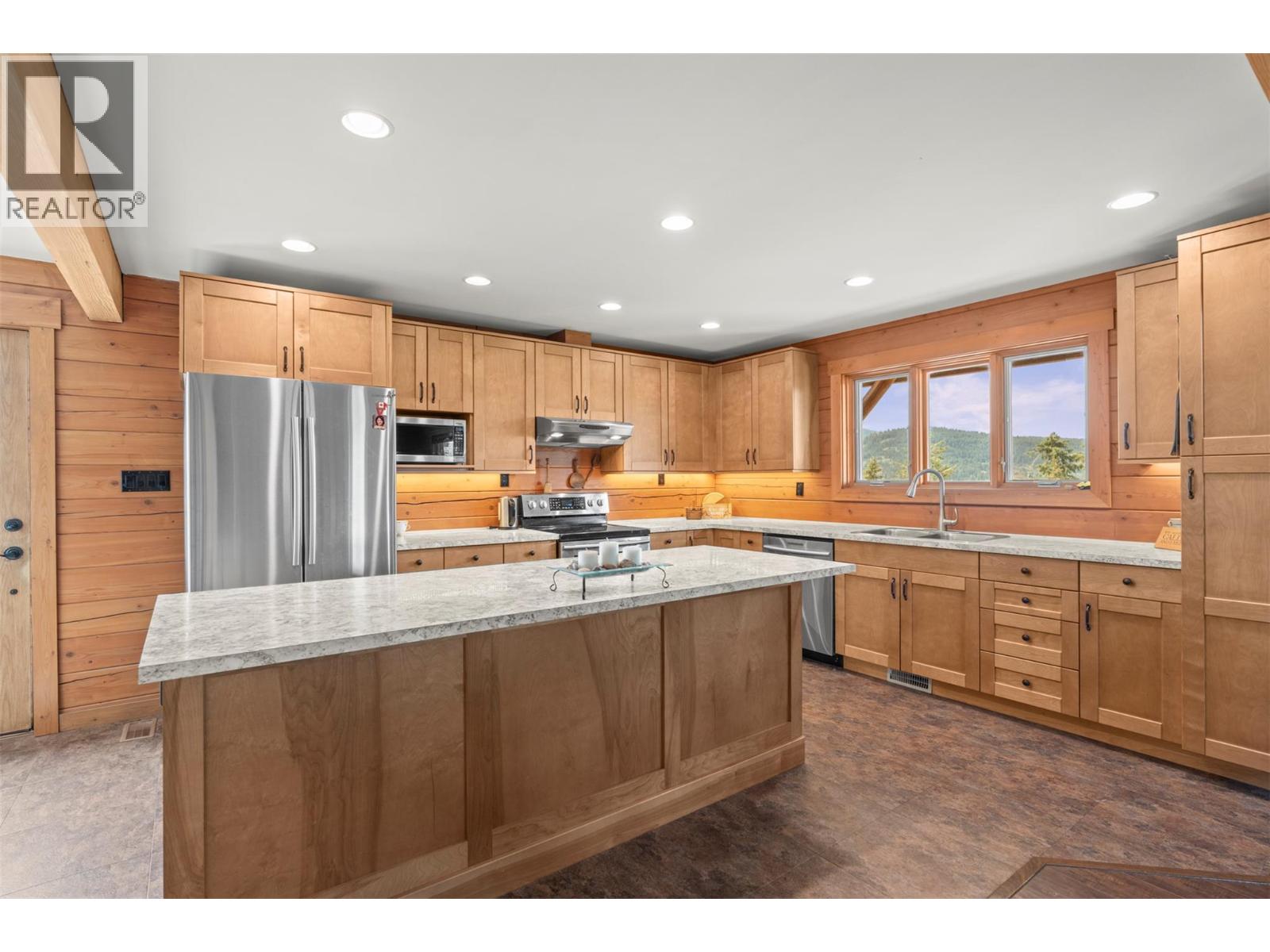 9371 6 Highway, Coldstream, British Columbia  V1B 3B5 - Photo 16 - 10397315