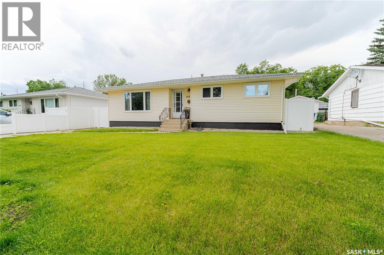 1048 11th Avenue Nw, Moose Jaw, Saskatchewan  S6H 4L5 - Photo 46 - SK045241
