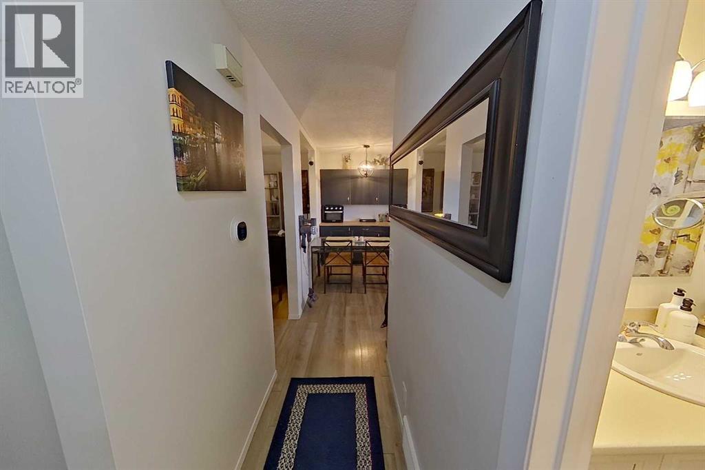 3232 Doverville Crescent SE, Calgary, Alberta  T2B 1T9 - Photo 18 - A2318164