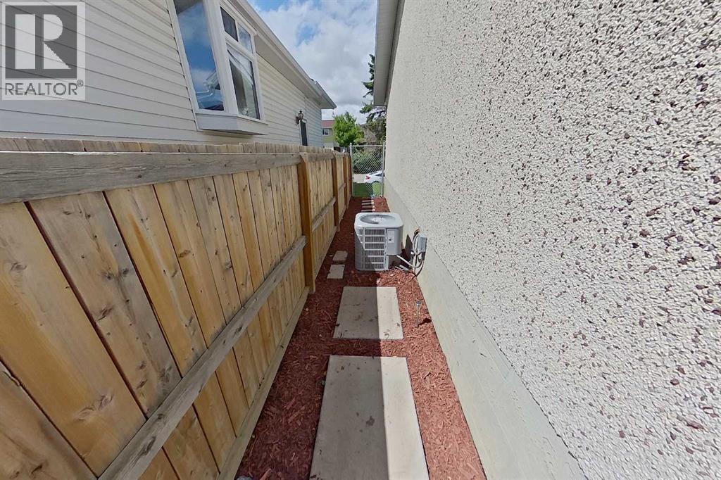3232 Doverville Crescent SE, Calgary, Alberta  T2B 1T9 - Photo 31 - A2318164