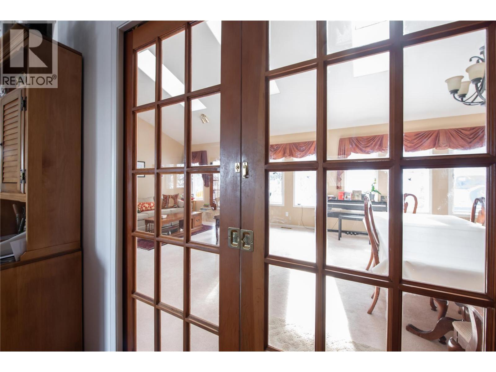9292 Kokanee Road, Vernon, British Columbia  V1H 1K4 - Photo 12 - 10325211