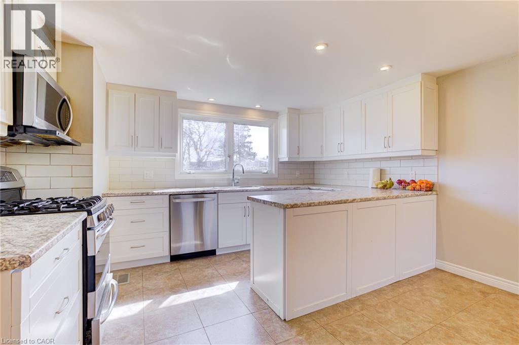22 Blackhorne Crescent, Kitchener, Ontario  N2E 1T1 - Photo 4 - 40854258
