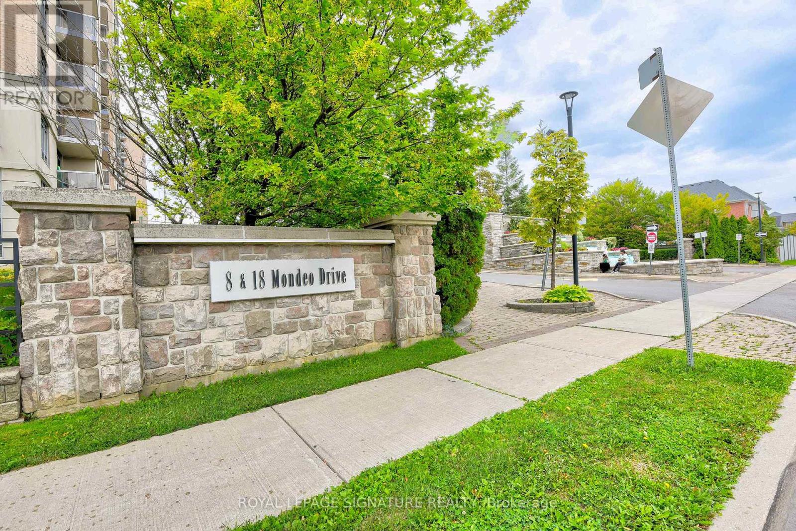 705 - 8 Mondeo Drive, Toronto, Ontario  M1P 5C7 - Photo 2 - E13662588
