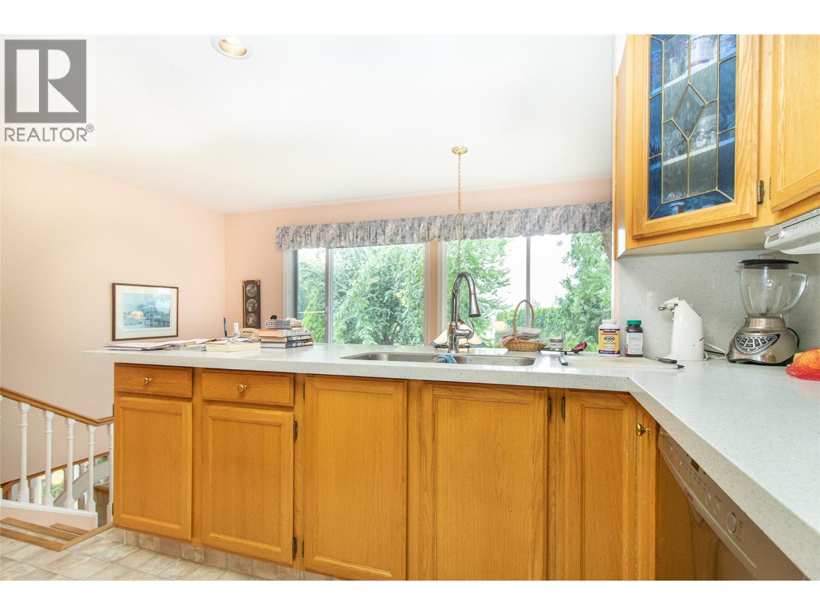 1152 Koby Court, Kelowna, British Columbia  V1Y 9J9 - Photo 8 - 10397436